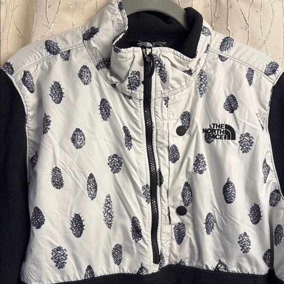 The North Face Black and White Pinecone Fleece Jacket - Picture 2 of 8